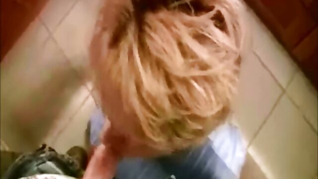 若い友人、古い年齢の商品 女性 動画 一徹