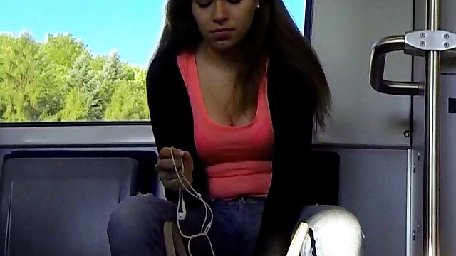 女の子は今成人男性の人口統計に役立っています 鈴木 一徹 アダルト