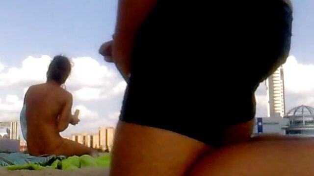彼は彼のために異なる位置と指に瓶を置く 鈴木 一徹 無 修正 動画