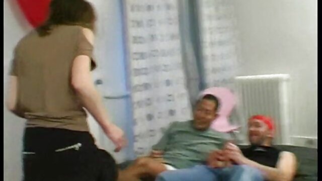 ロシアの詐欺師は大きなベッドの上で愛する エッチ な 動画 鈴木 一徹